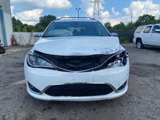 2020 Chrysler Pacifica Limited - Exterior Front Center Image